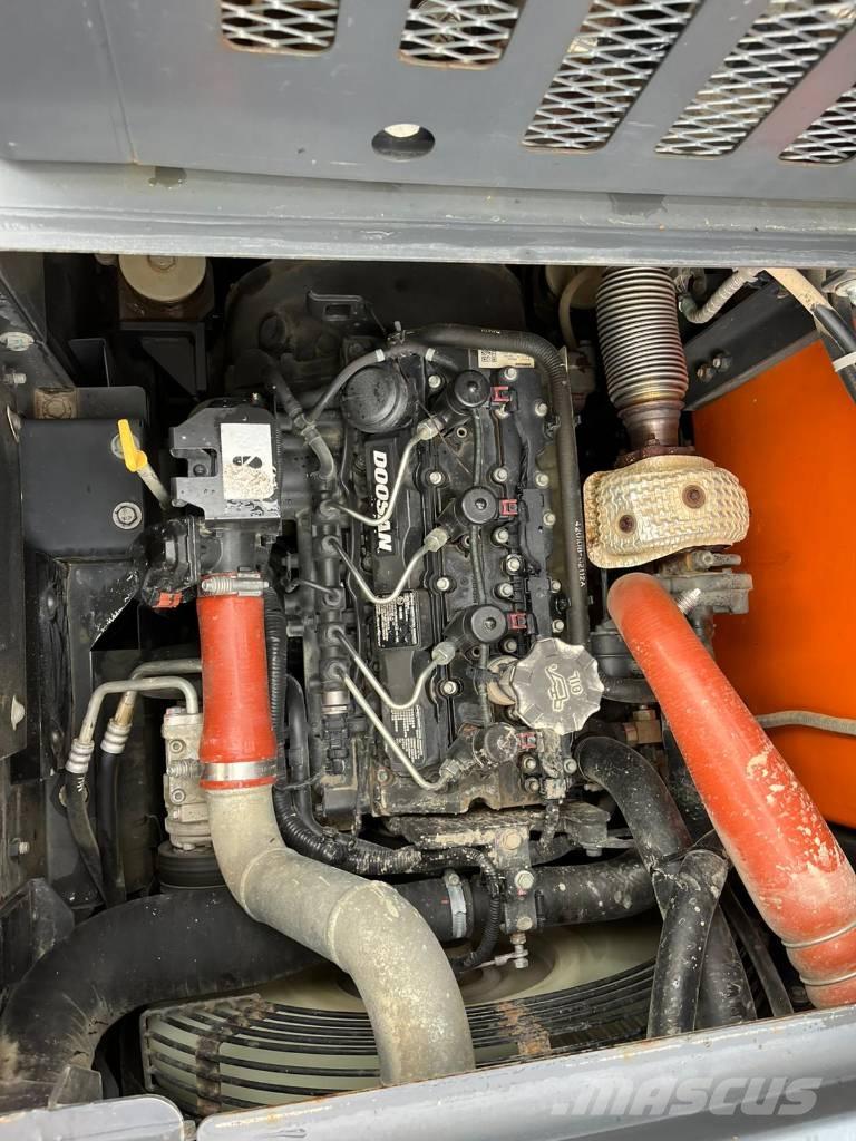 Doosan DX 140 LCR Telakaivukoneet