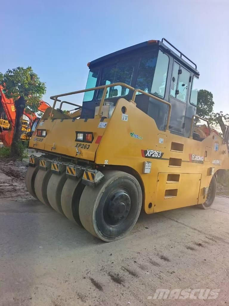 XCMG XP 263 Kumipyöräjyrät