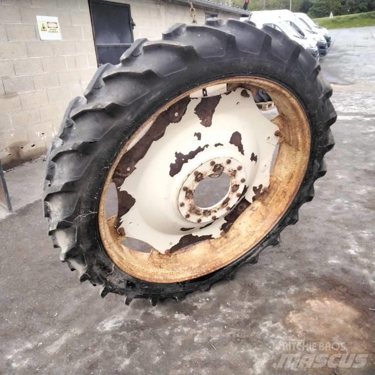 Taurus 9.5R44 Renkaat ja vanteet