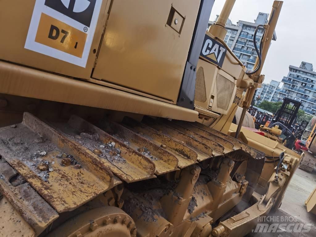 CAT D 7 G Tiehöylät