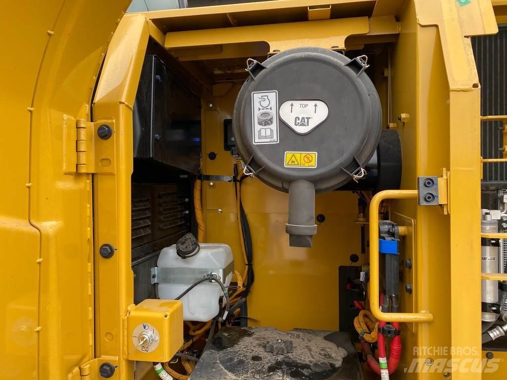 CAT 323D3 Telakaivukoneet