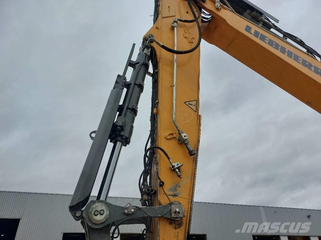 Liebherr R 936 LC Telakaivukoneet