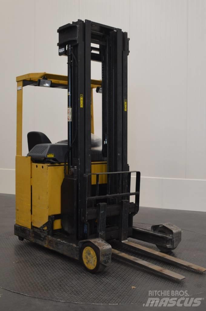 CAT NR 16 Reachtruck Työntömastotrukit