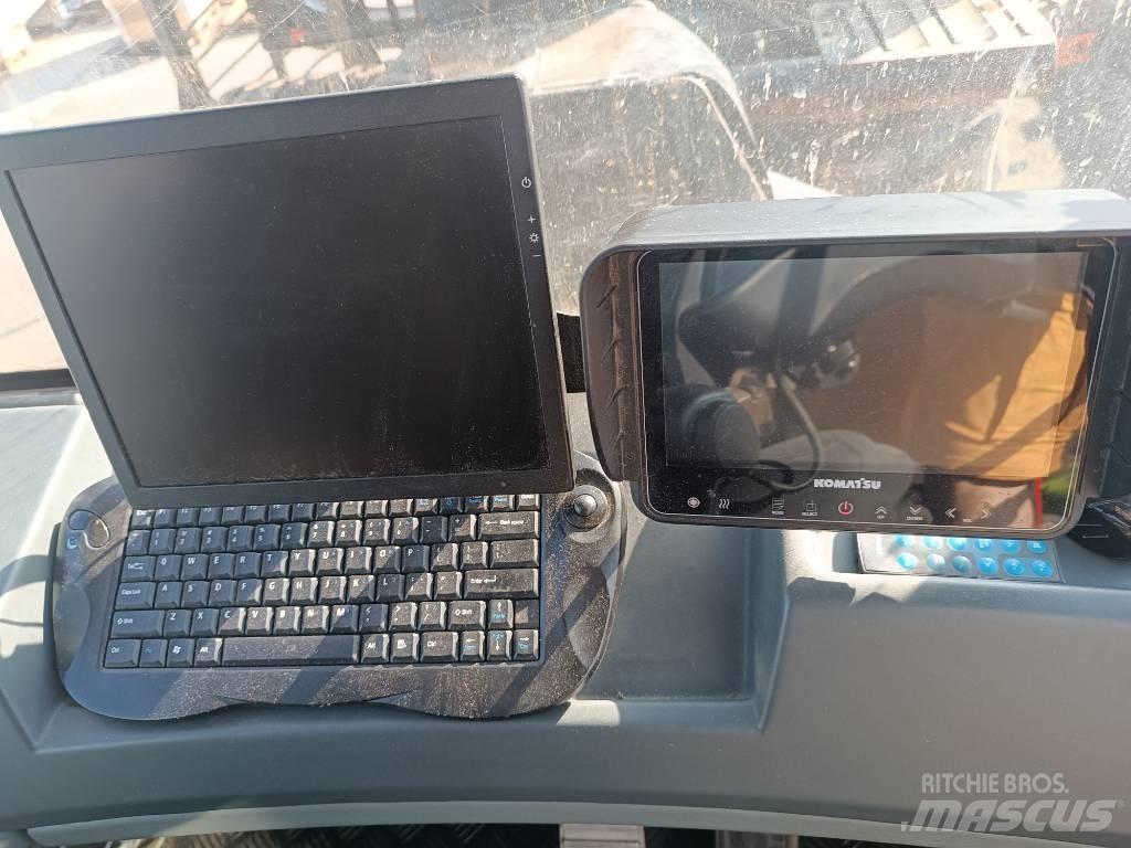 Komatsu KOMATSU 845 Kuormatraktorit