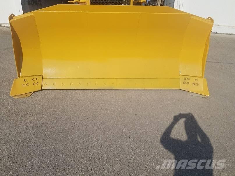 Komatsu D65EX-15 Telaketjupuskutraktorit