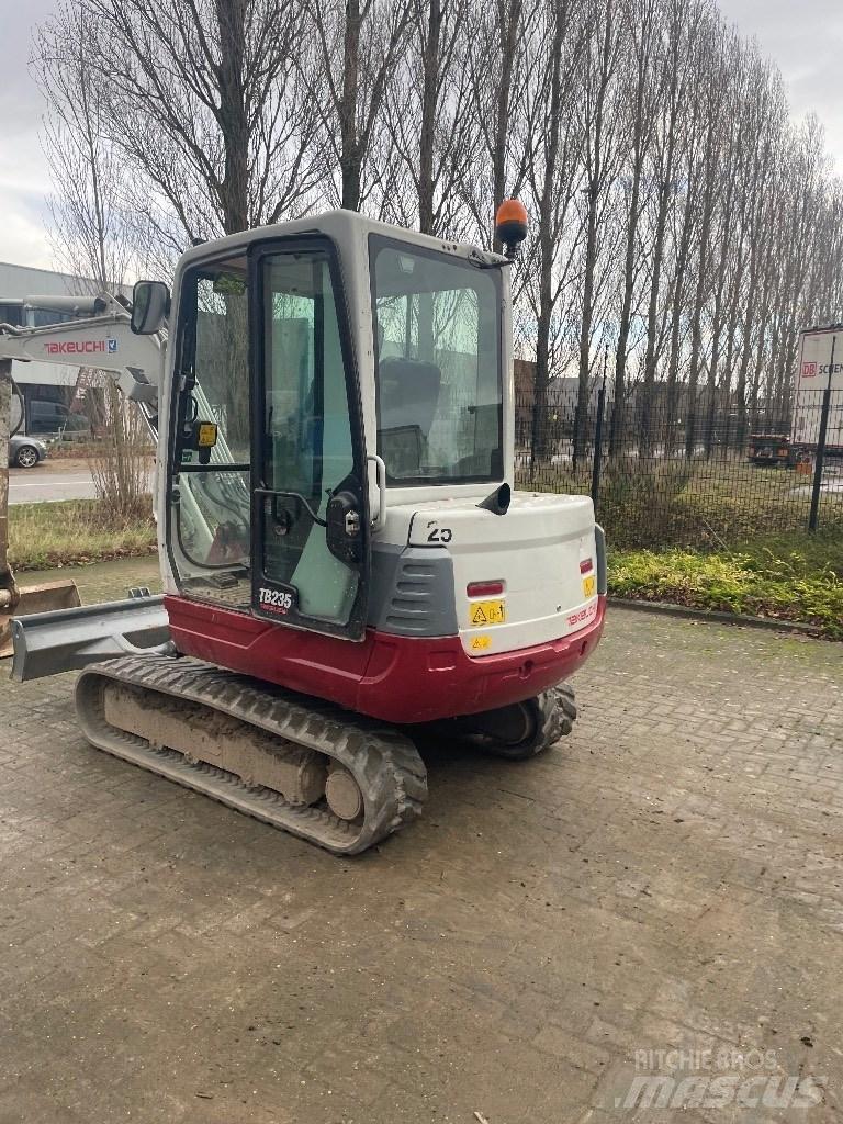 Takeuchi TB 235 Minikaivukoneet < 7t