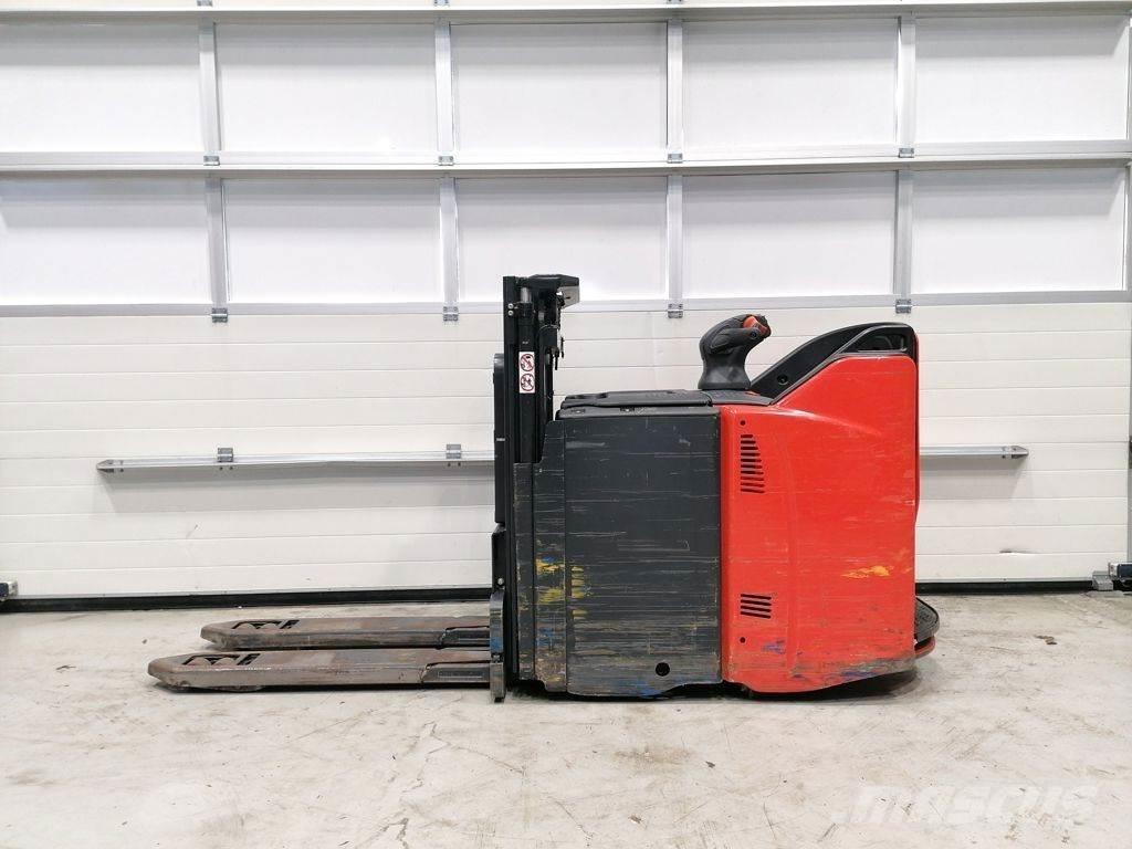 Linde D12 SP Käyden ajettavat pinoamistrukit