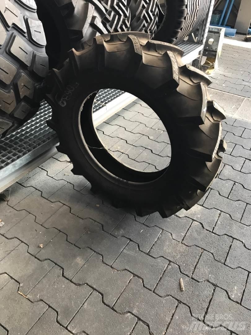 Pirelli 7.50-18 Renkaat ja vanteet