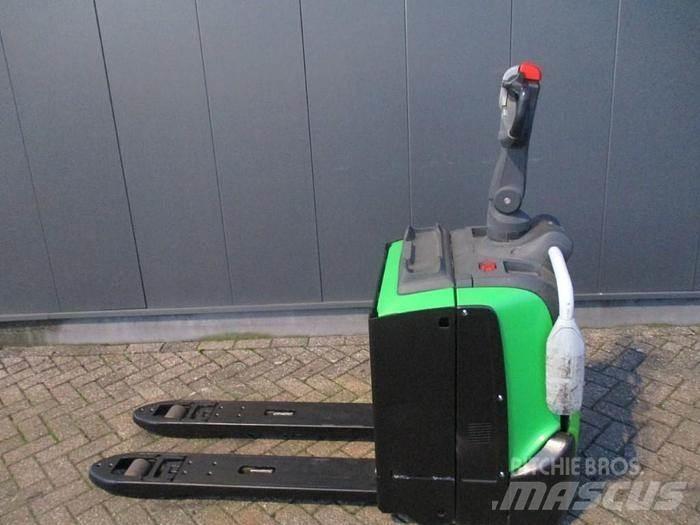 Cesab P320 Lavansiirtotrukit ajotasolla