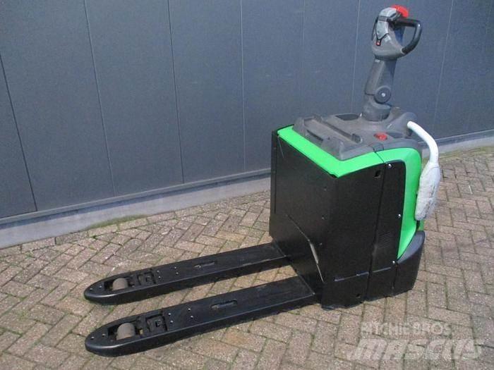 Cesab P320 Lavansiirtotrukit ajotasolla