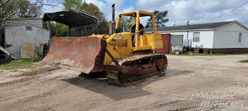 John Deere 850 B Telaketjupuskutraktorit
