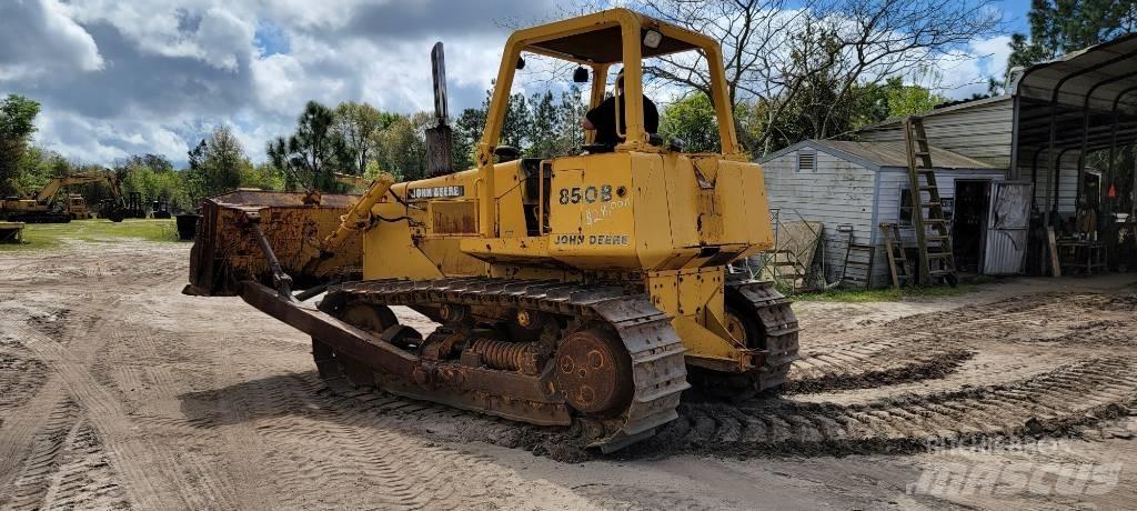 John Deere 850 B Telaketjupuskutraktorit
