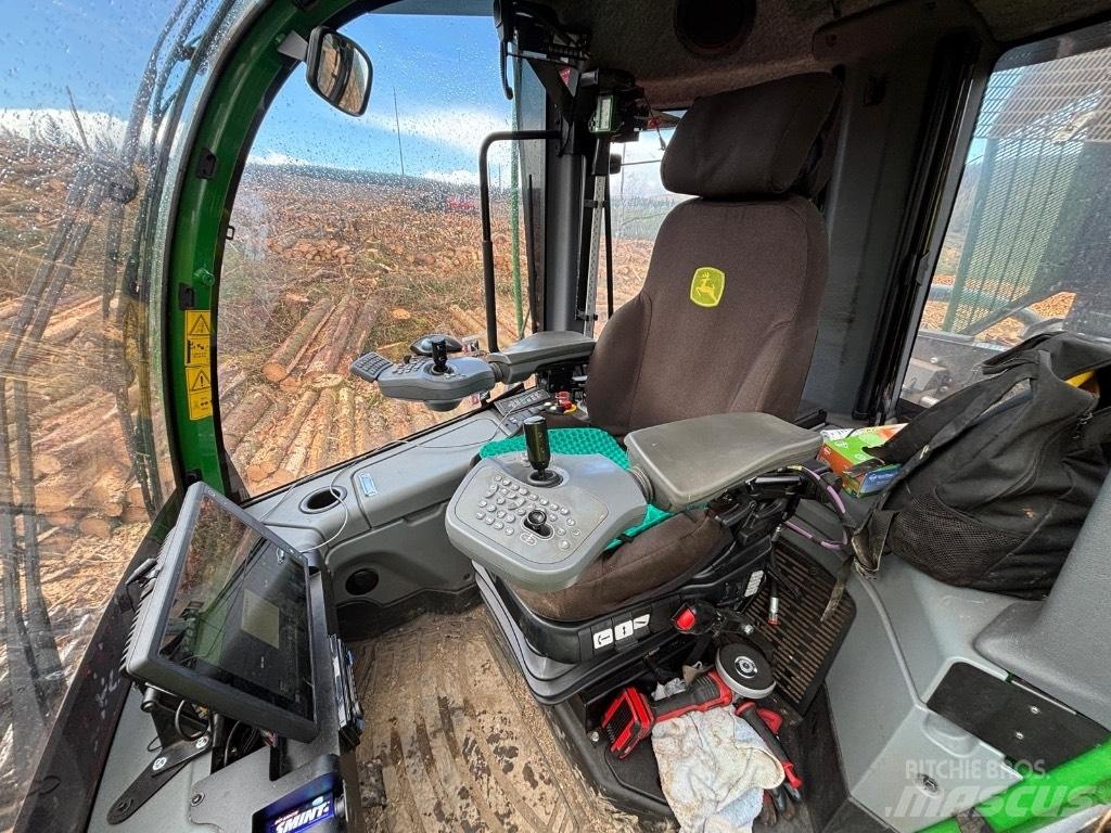 John Deere 1270G 8WD Harvesterit