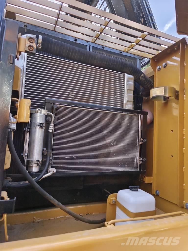 CAT 320 D Telakaivukoneet