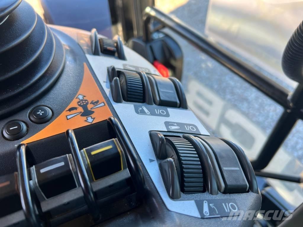 JCB Fastrac 4220 Traktorit