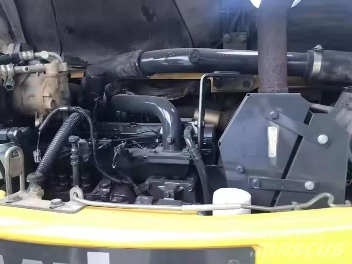 Komatsu PC78US Midikaivukoneet 7t - 12t