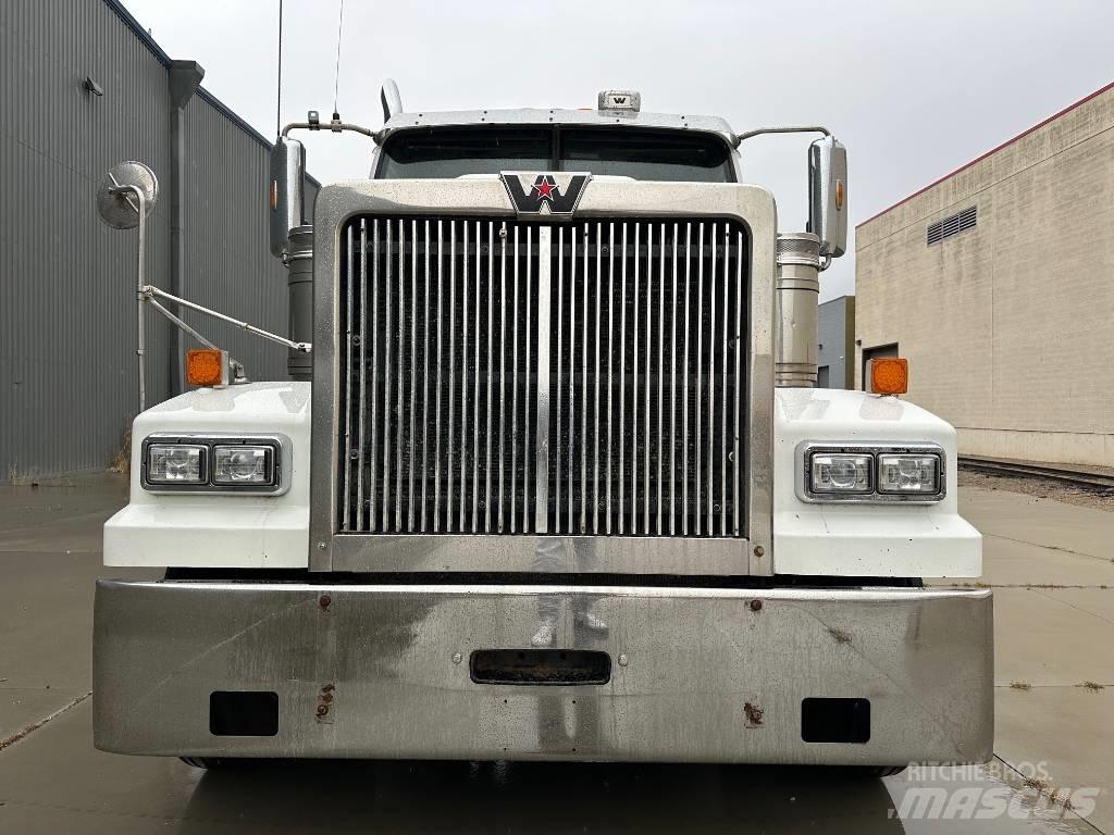 Western Star 4900 SF Vetopöytäautot