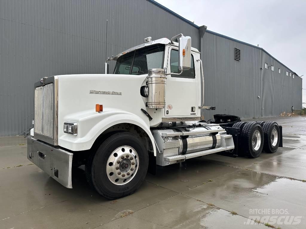 Western Star 4900 SF Vetopöytäautot