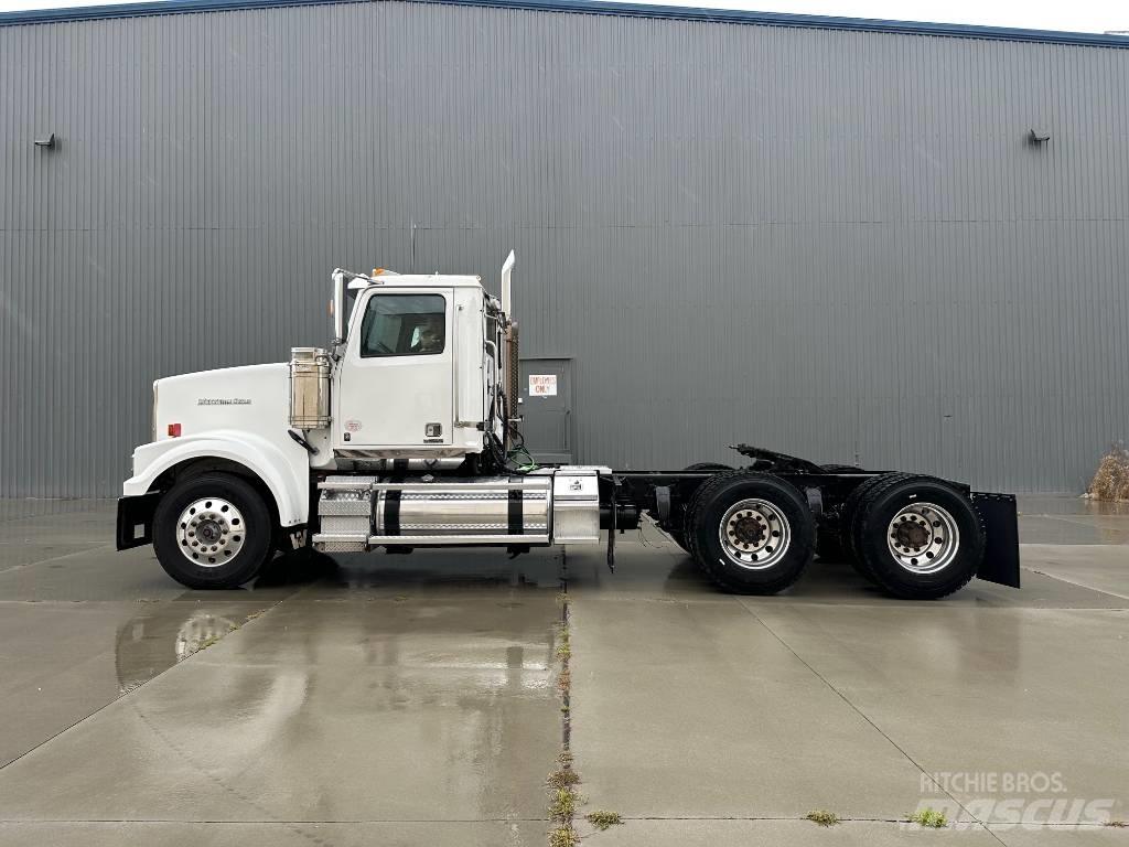 Western Star 4900 SF Vetopöytäautot
