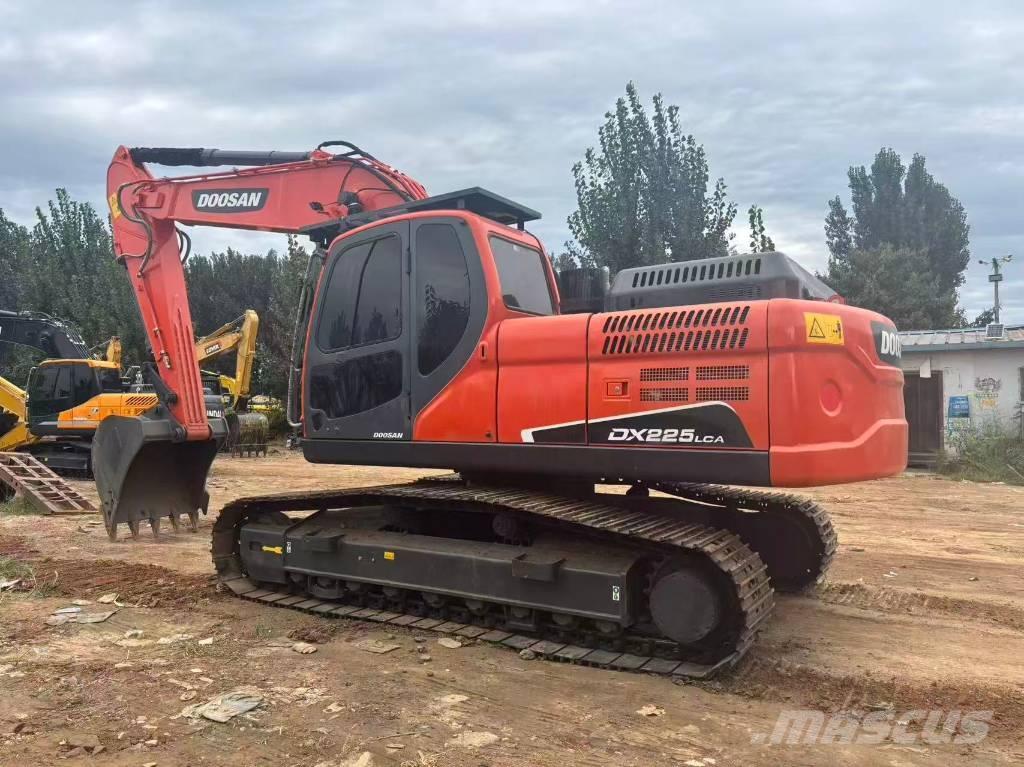 Doosan DX 225 Telakaivukoneet