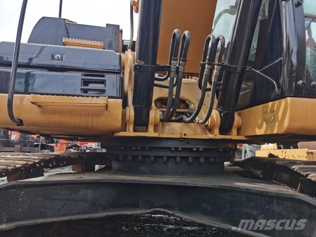 CAT 323D Telakaivukoneet
