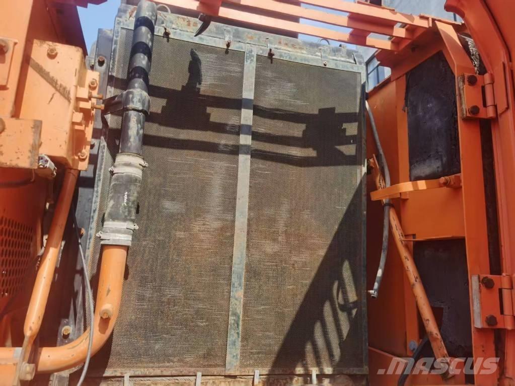 Doosan DH 210 W-7 Pyöräkaivukoneet