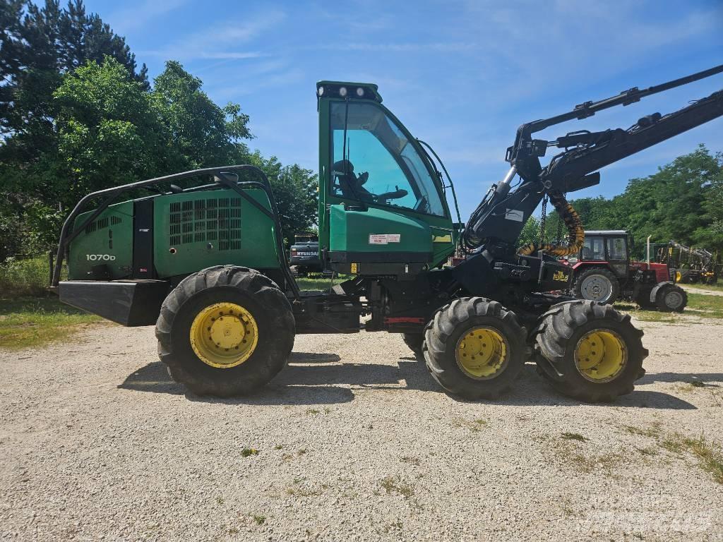 John Deere 1070 D Harvesterit