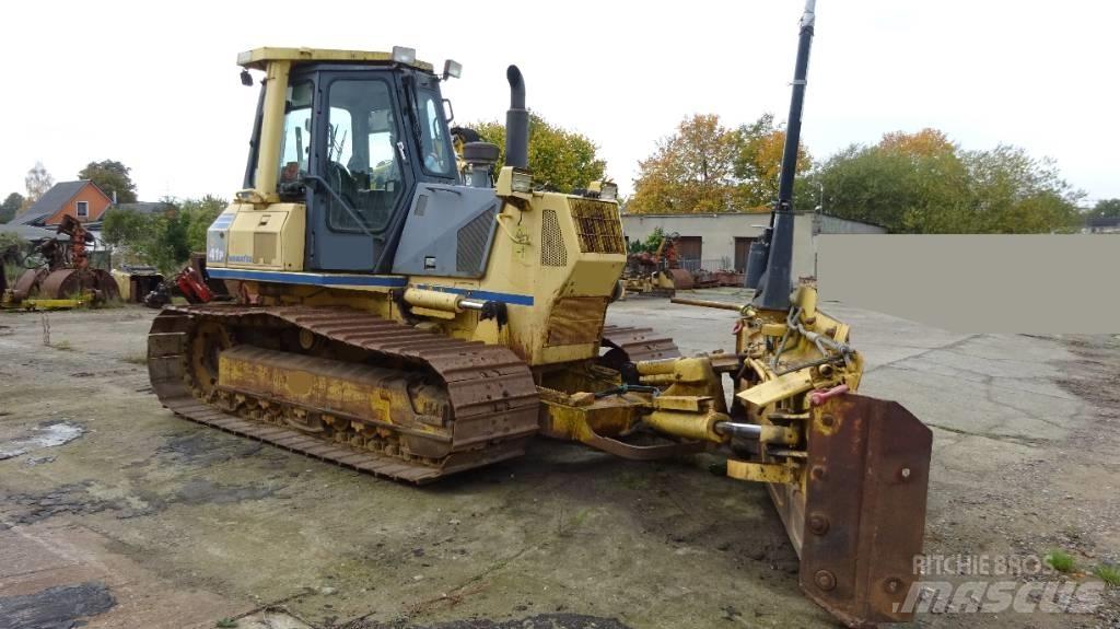 Komatsu D 41 P-6 Telaketjupuskutraktorit