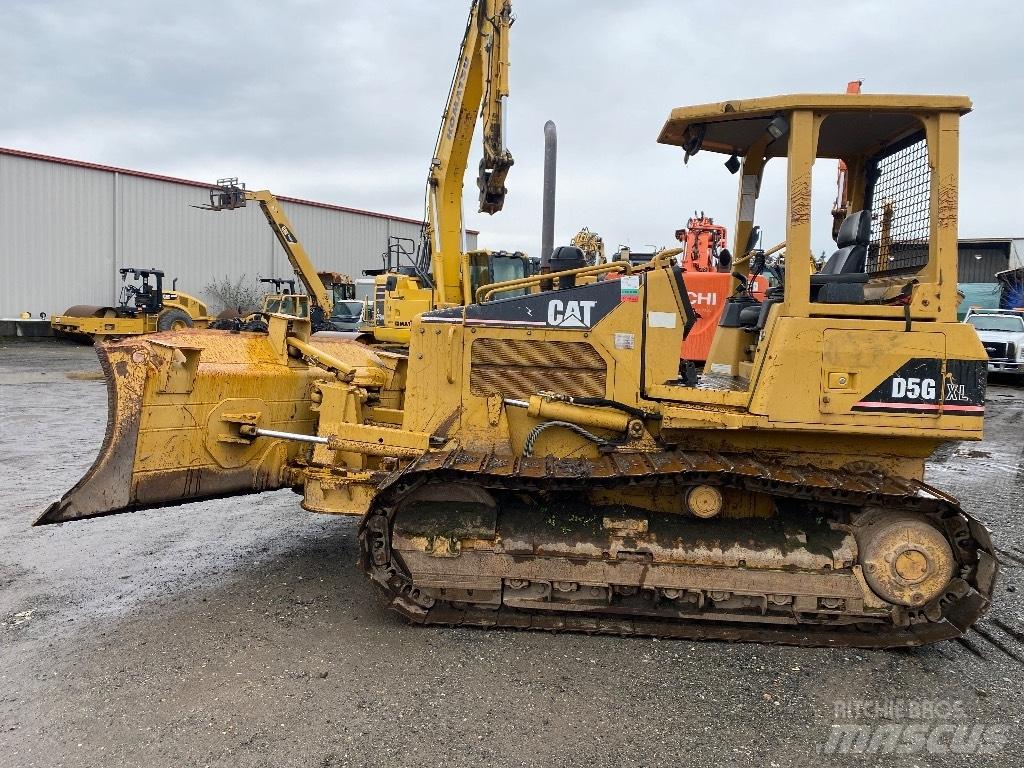 CAT D5G XL Telaketjupuskutraktorit