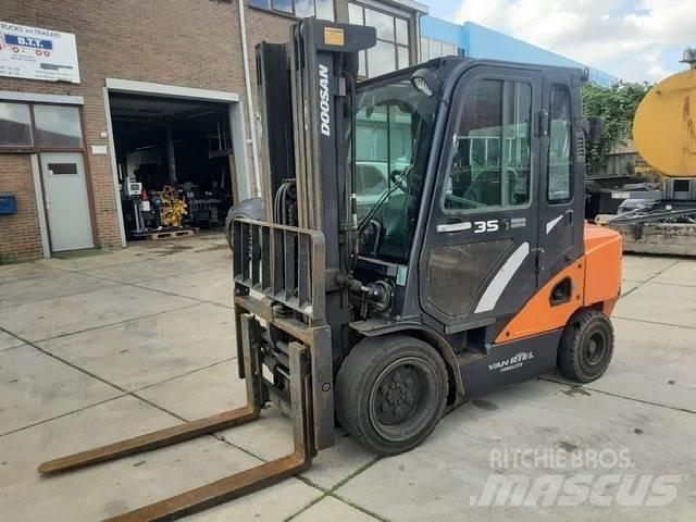 Doosan D 35 C-7 Dieseltrukit