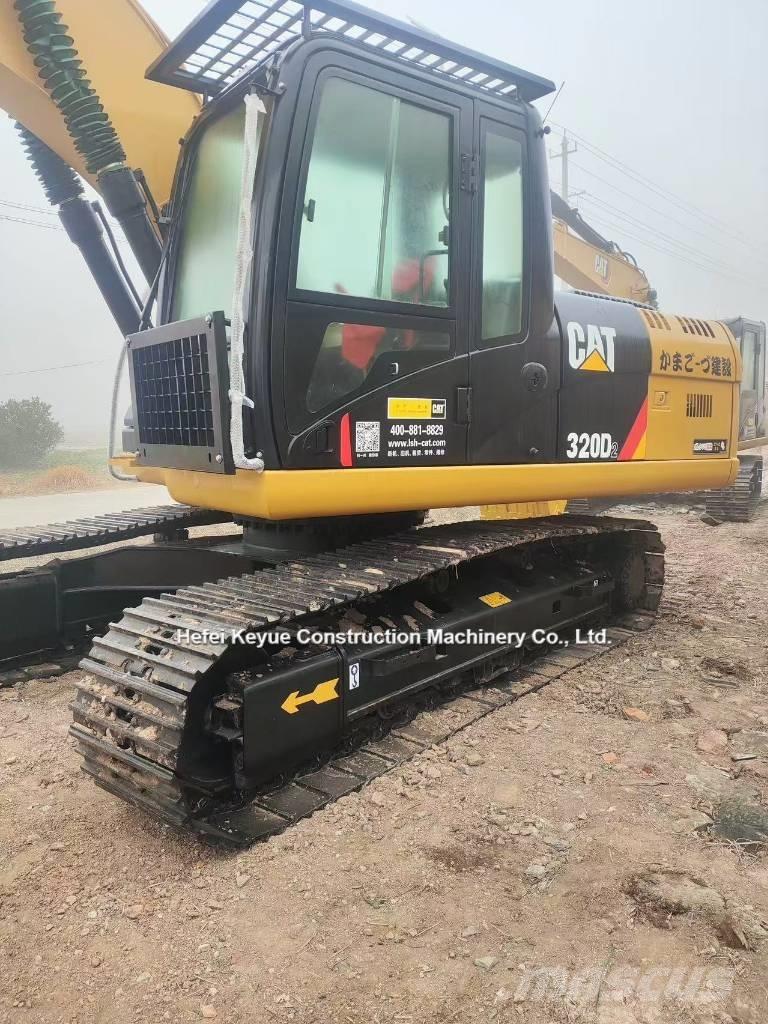 CAT 323 Telakaivukoneet