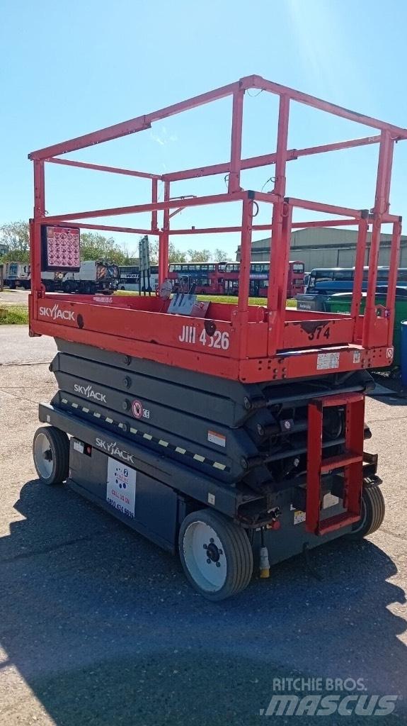 SkyJack SJ4626 Saksilavat