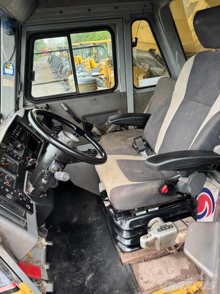 CAT 771 D Maansiirtoautot
