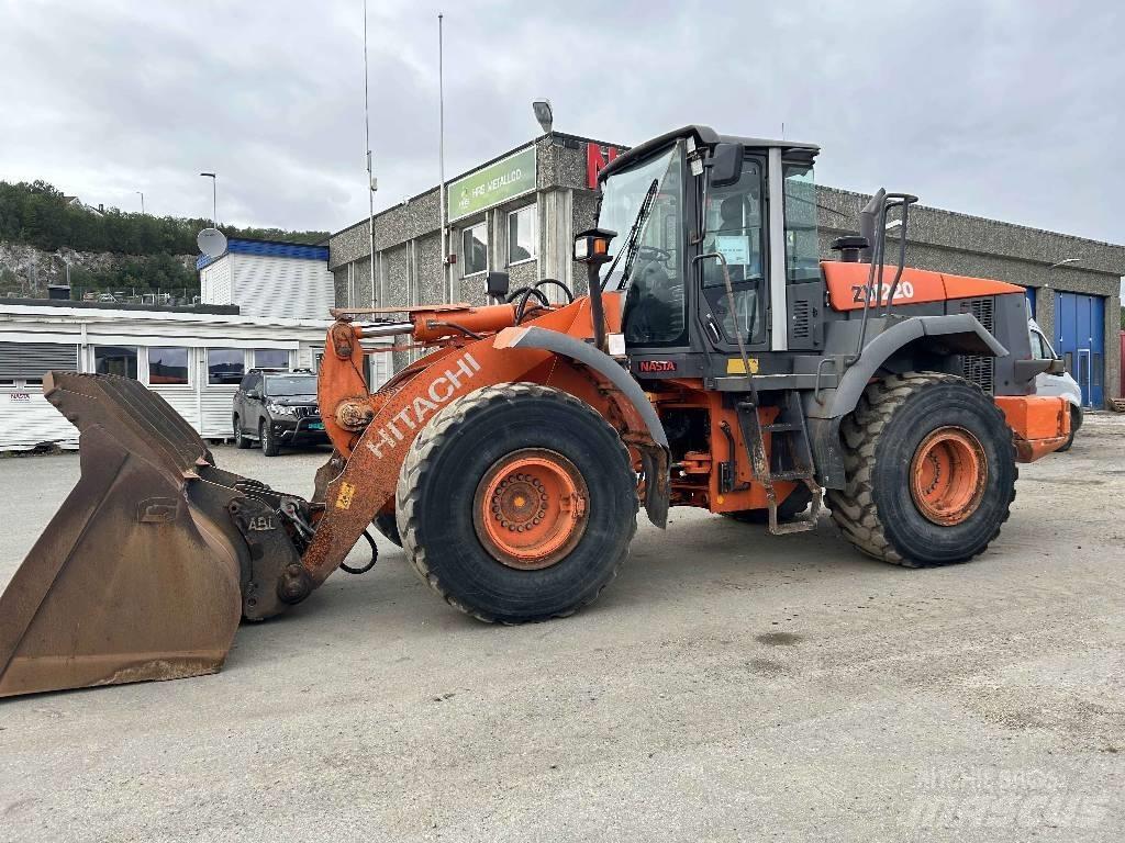Hitachi ZW 220 Pyöräkuormaajat
