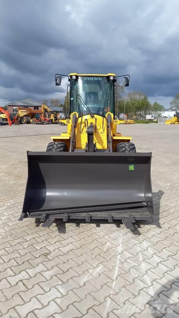 Volvo L 30 G Pyöräkuormaajat