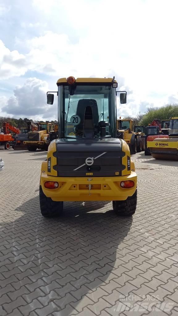 Volvo L 30 G Pyöräkuormaajat