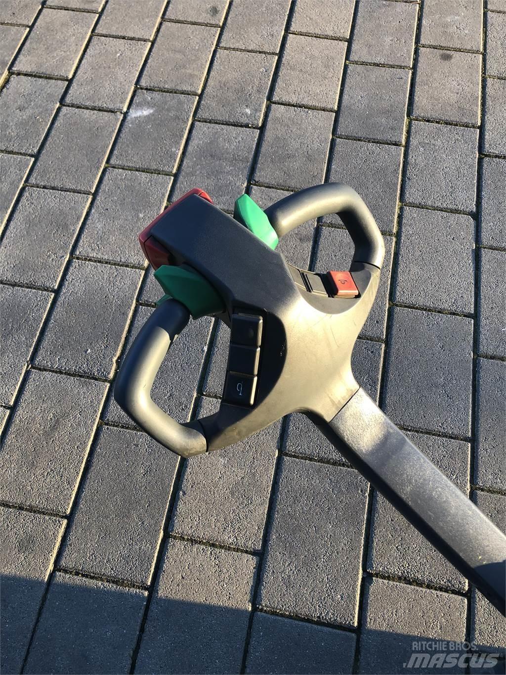 Jungheinrich WP16 Käyden ajettavat pinoamistrukit