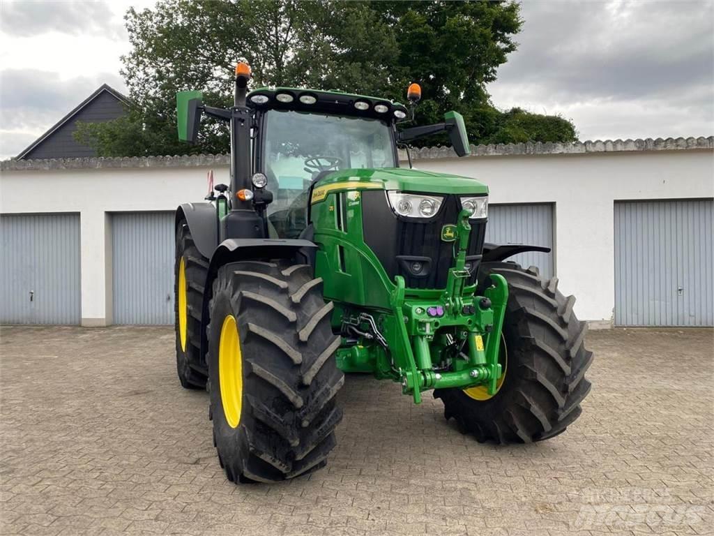 John Deere 6R 215 Traktorit