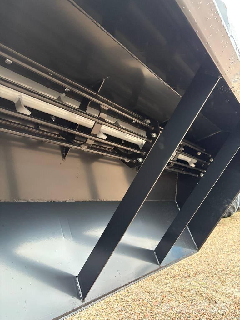 XYZ SANDSPRIDARE Hiekan- ja suolanlevittimet