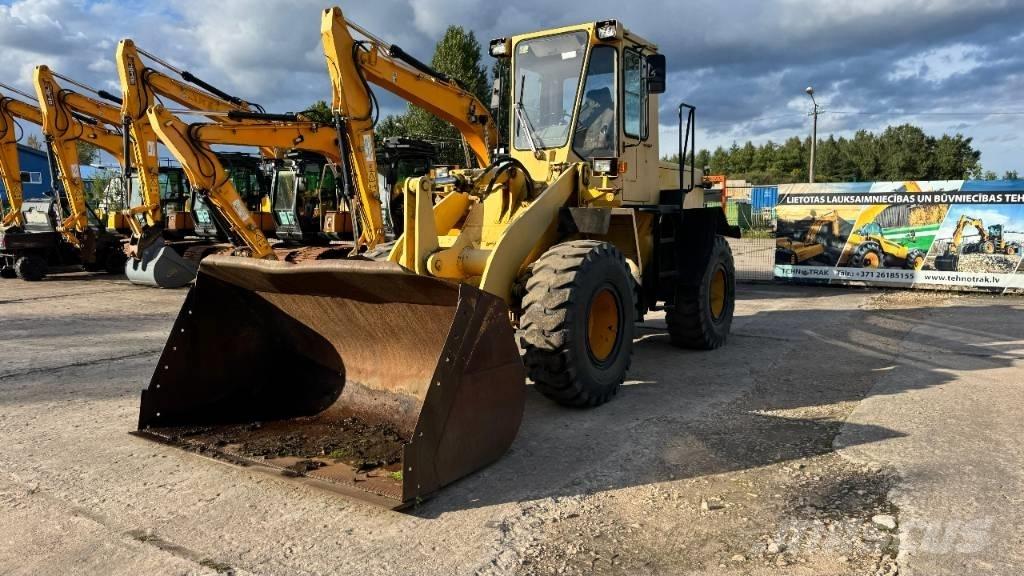 Komatsu WA 200 Pyöräkuormaajat