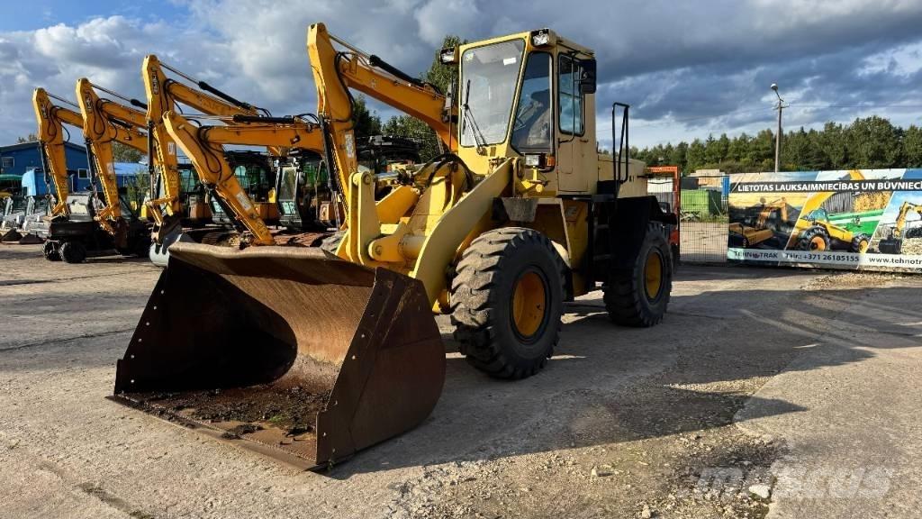 Komatsu WA 200 Pyöräkuormaajat