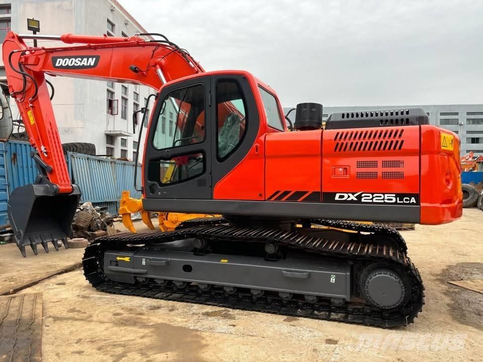 Doosan DX 225 LCA Telakaivukoneet