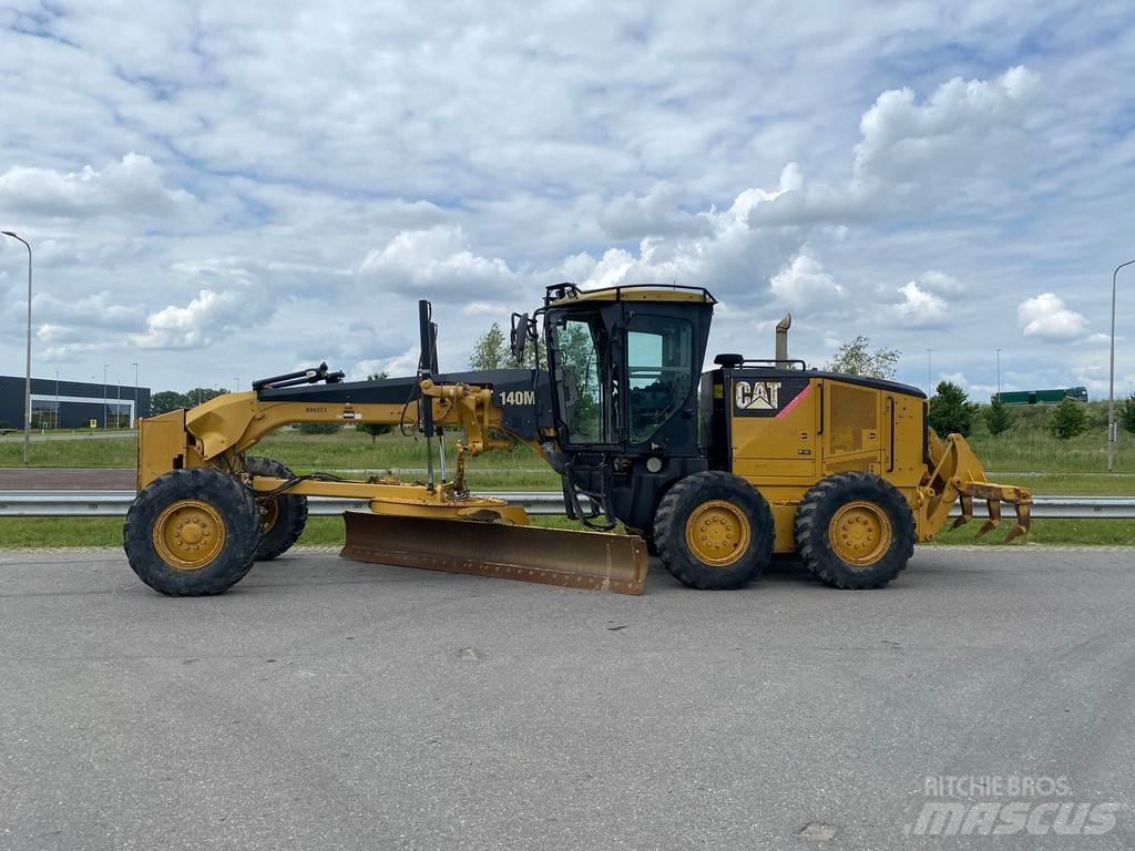 CAT 140M Tiehöylät