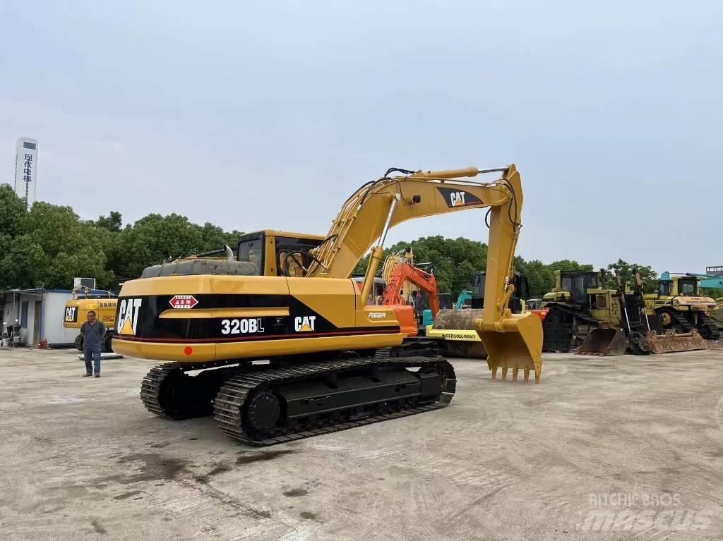 CAT 320 B L Telakaivukoneet
