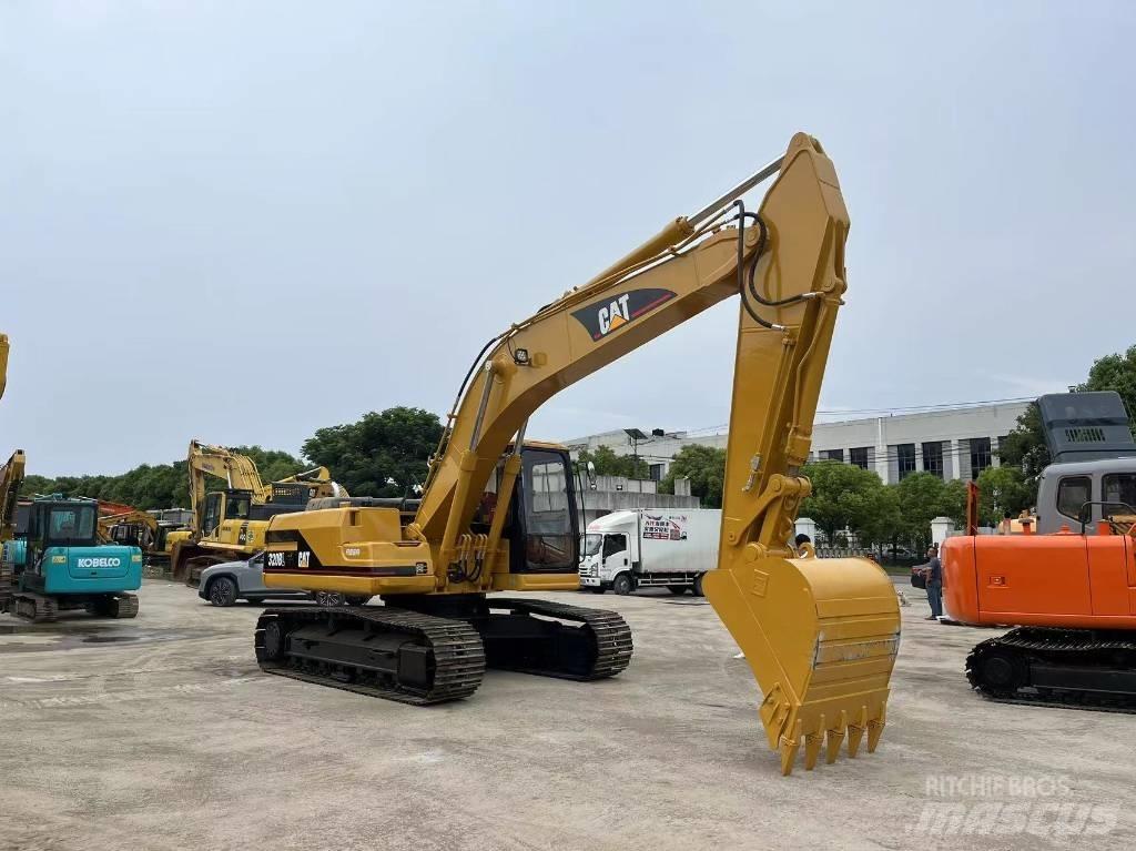CAT 320 B L Telakaivukoneet