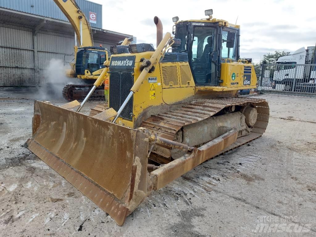 Komatsu D65PX-18 Telaketjupuskutraktorit