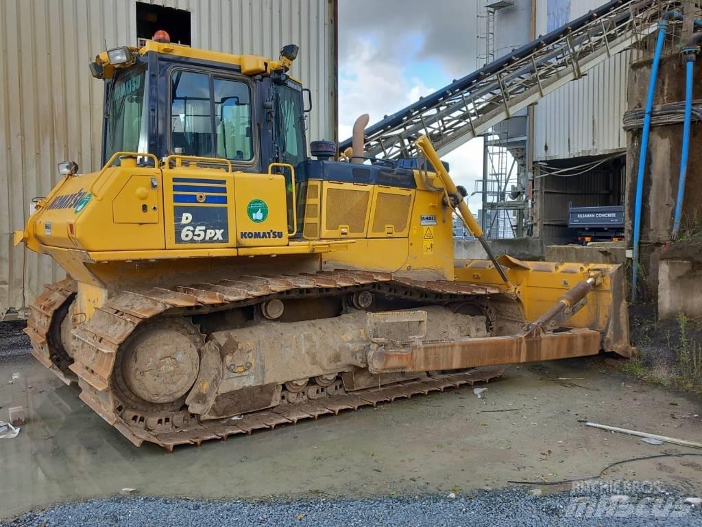 Komatsu D65PX-18 Telaketjupuskutraktorit