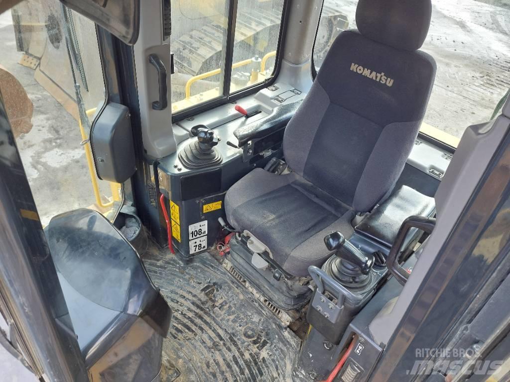 Komatsu D65PX-18 Telaketjupuskutraktorit