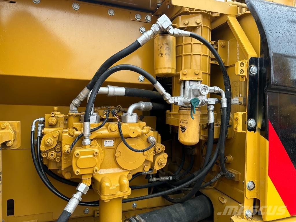 CAT 320 Telakaivukoneet