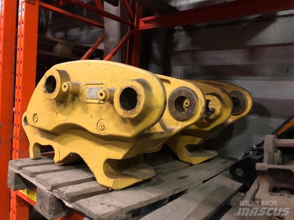 CAT 318 quick Hitch Muut